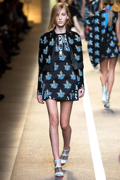 Look 8